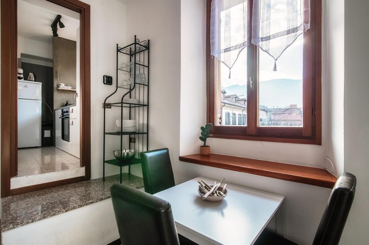 Apartment Piazza Roma By Quokka 360 - Historic Flat In The Centre Of Комо Екстериор снимка